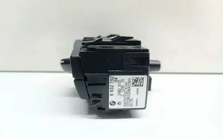 BMW 3 E90 E91 (2005 - 2012) 6932792 Включатель фонарей — фото 2