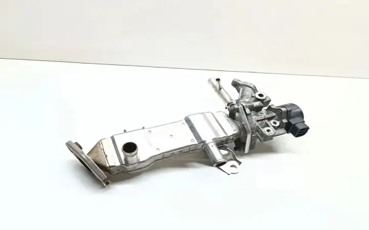 Toyota Prius (XW30) (2009 - 2015) 2562037110 Охладитель клапана EGR — фото 1