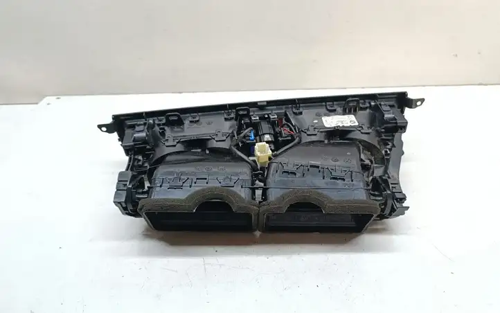 BMW 5 F10 F11 (2009 - 2016) 9166891 Центральный воздушный дефлектор — фото 2