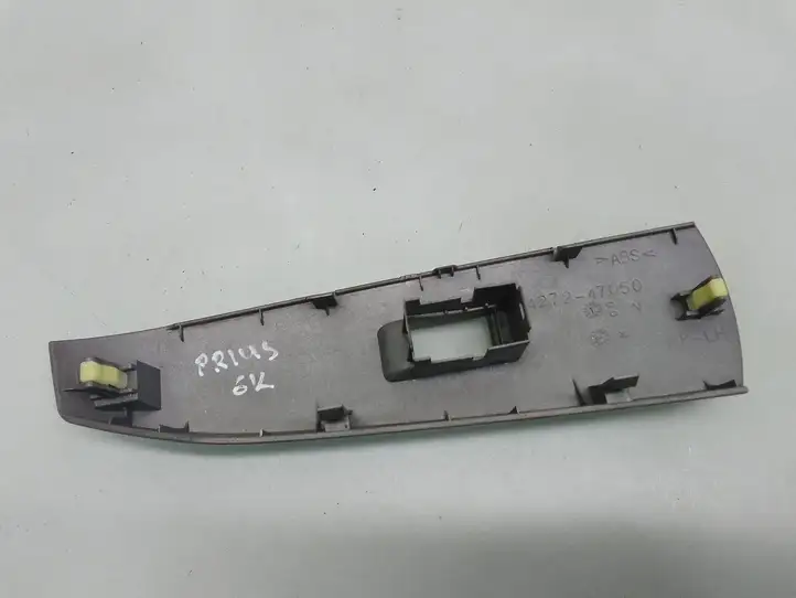 Toyota Prius (NHW20) (2003 - 2009) 7427247050 Накладка кнопки стеклоподъемника — фото 3