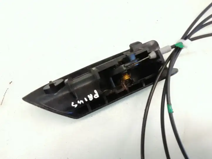 Toyota Prius (NHW20) (2003 - 2009) Ручка открытия лючка бензобака — фото 2