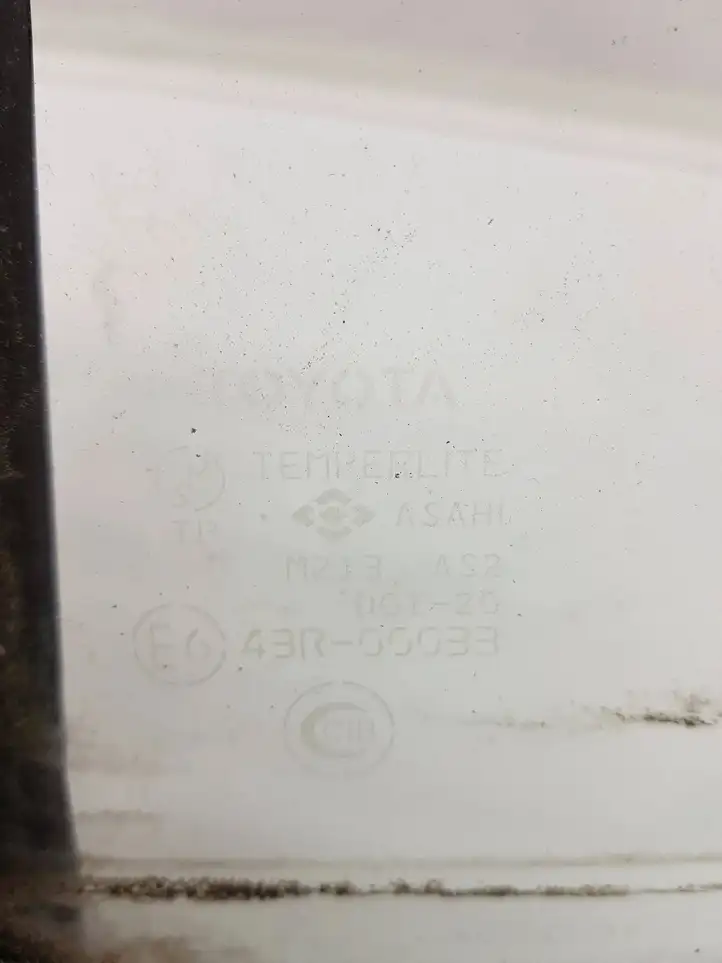 Toyota Land Cruiser (J100) (1998 - 2007) 43R00033 Форточка двери — фото 3