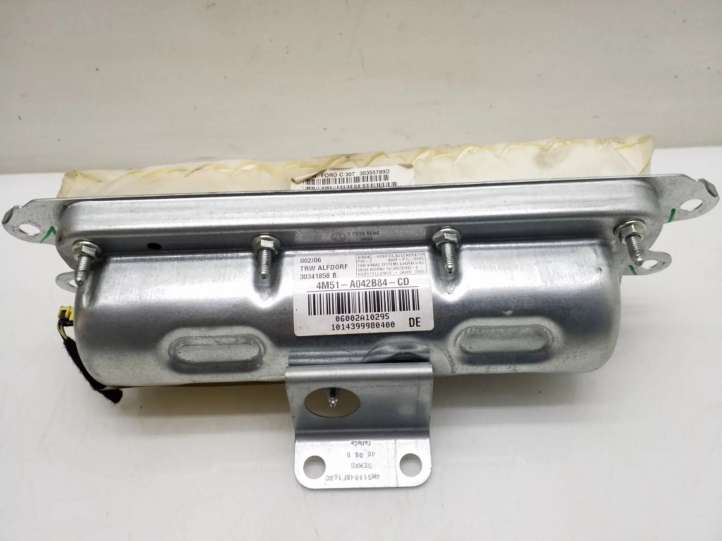 4M51A042B84CD Ford Focus Keleivio oro pagalvė