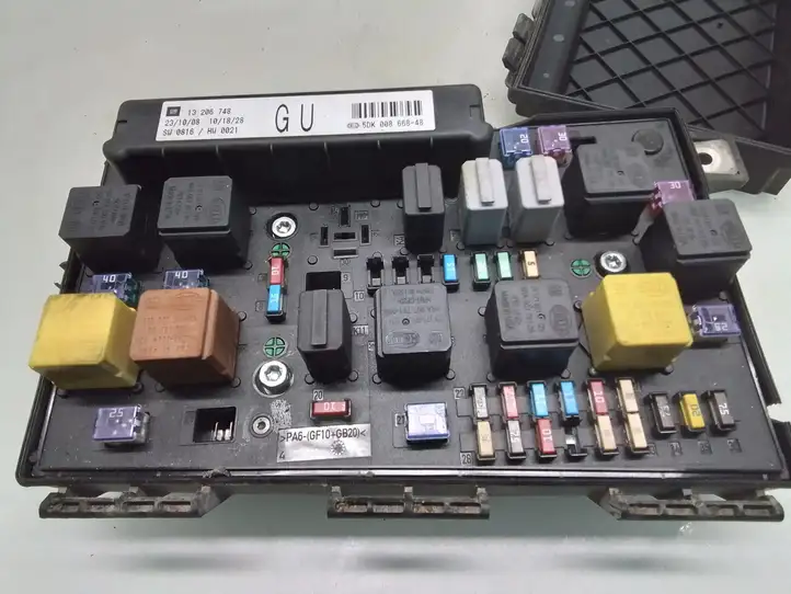 Opel Astra H (2004 - 2009) 015349211 Блок предохранителей — фото 3