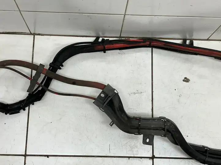 BMW X5 E70 (2006 - 2013) 10299011 Плюсовой провод аккумулятора — фото 3