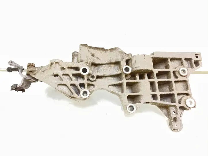 Volkswagen PASSAT B7 (2011 - 2014) 03L903143C Кронштейн топливного насоса — фото 7