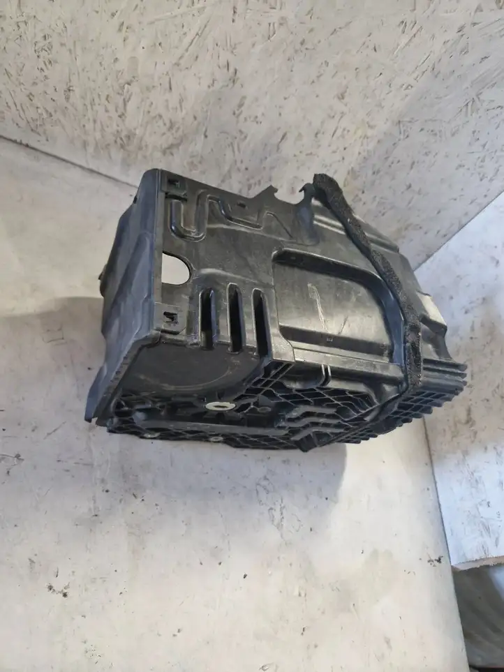 Volvo V70 (2013 - 2016) 31349472 Площадка аккумулятора — фото 2