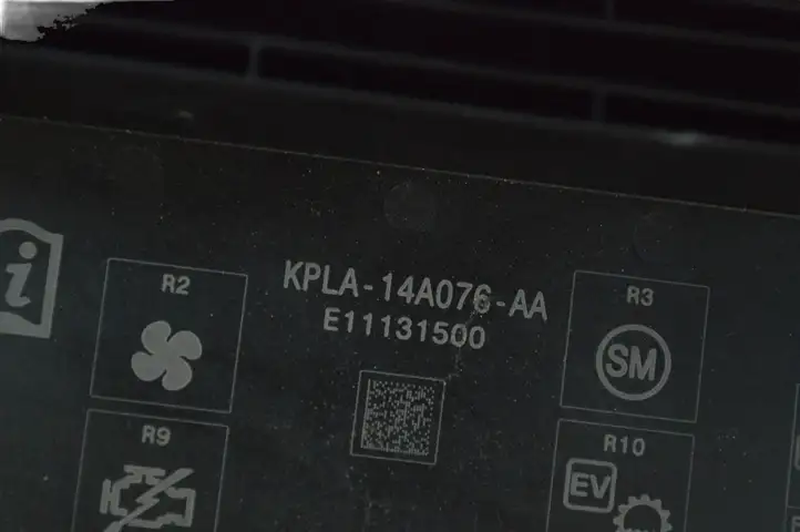 Land Rover Range Rover L405 (2017 - 2022) KPLA14A076AA Крышка ящика предохранителей — фото 5