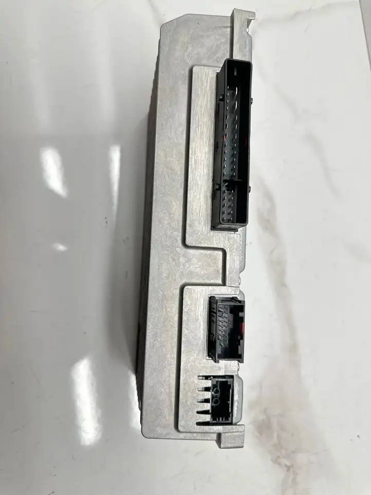 Audi A5 8T 8F (2007 - 2011) 8T0035223F Усилитель звука — фото 4