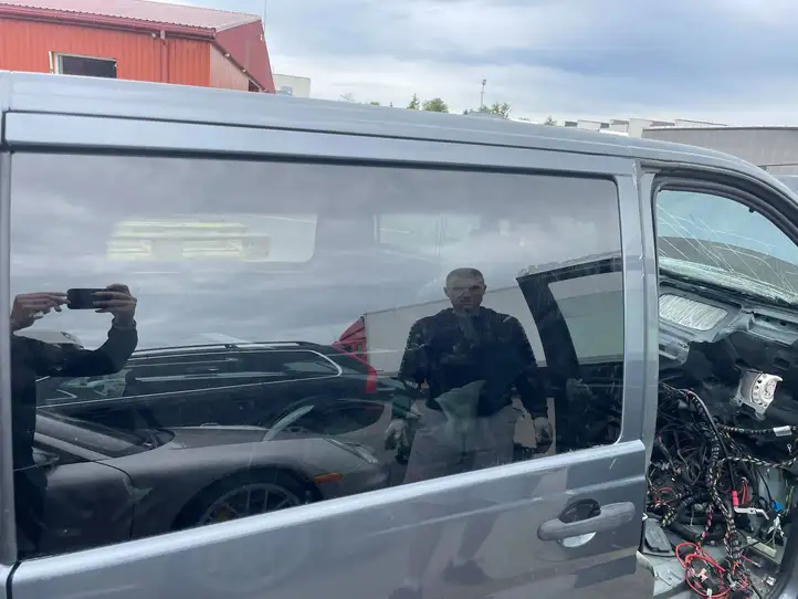 Mercedes-Benz Vito W447 (2014 - ) 43R004536 Боковое стекло в середине кузова — фото 1