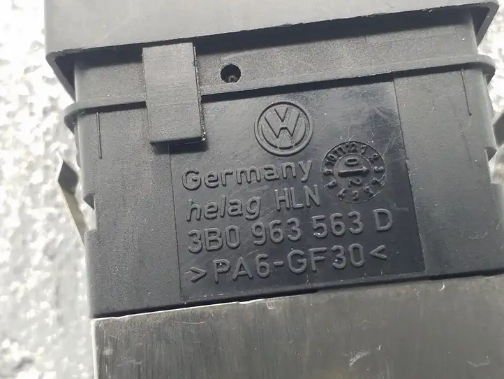 Volkswagen PASSAT B5.5 (2001 - 2005) 3B0963563D Включатель обогрева — фото 3