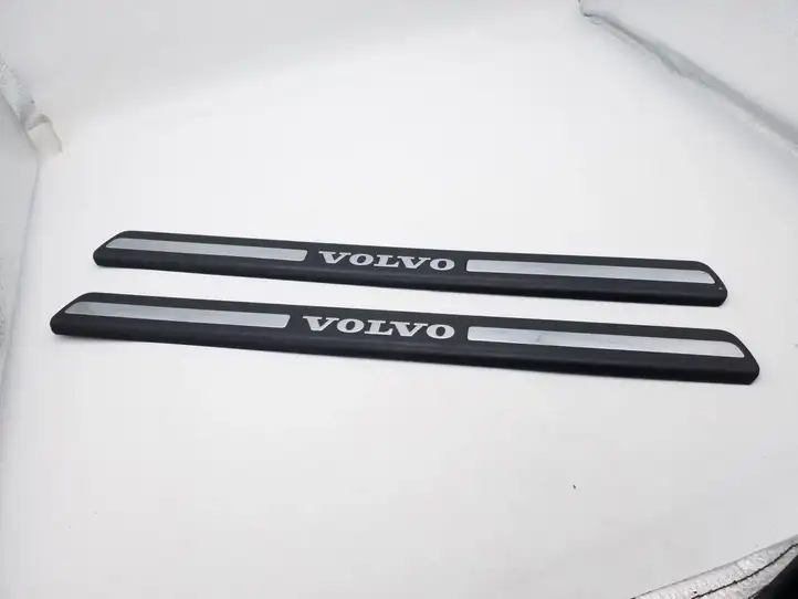 Volvo S60 (2010 - 2013) 8659960 Внутренняя отделка переднего порога — фото 1