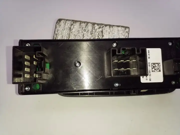 Ford Fiesta (2013 - 2017) D2BT14A132AA Кнопка стеклоподъемников — фото 4
