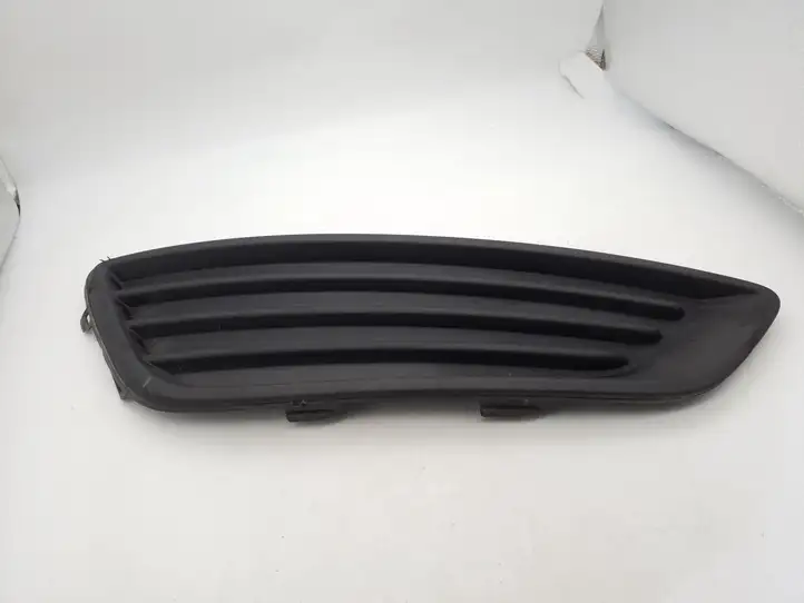 Ford Focus (2015 - 2019) F1EB19952AA Решетка противотуманной фары — фото 1