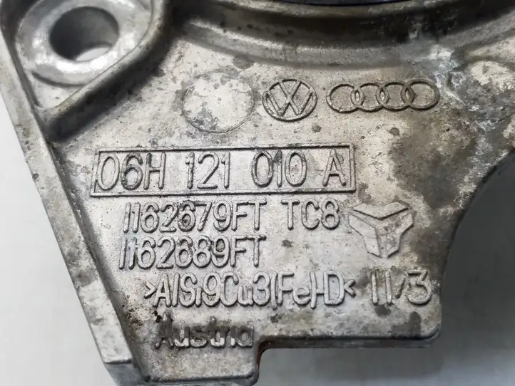 Audi A4 S4 B8 8K (2007 - 2011) 06H121010A насос охлаждения — фото 3