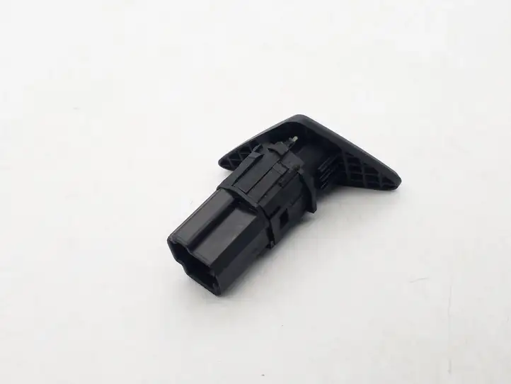 Ford Focus (1998 - 2004) 98AG19B514AE Кнопка закрытия крышки багажника — фото 2