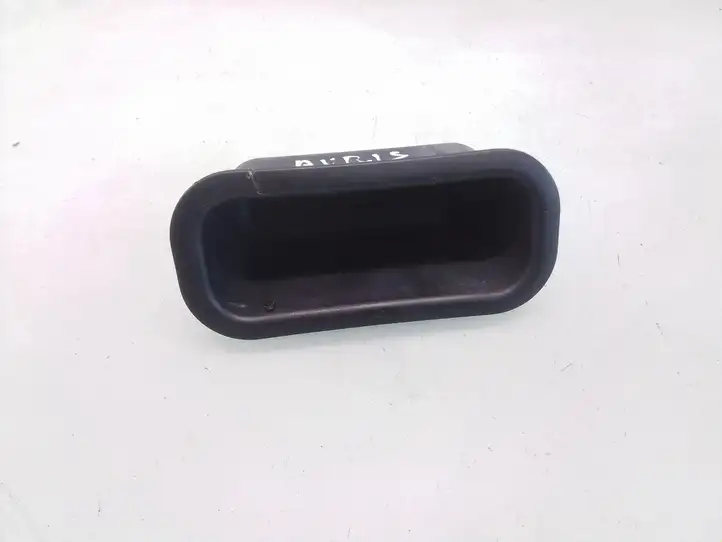 Toyota Auris 150 (2006 - 2012) 6921202070 Ручка крышки багажника — фото 1
