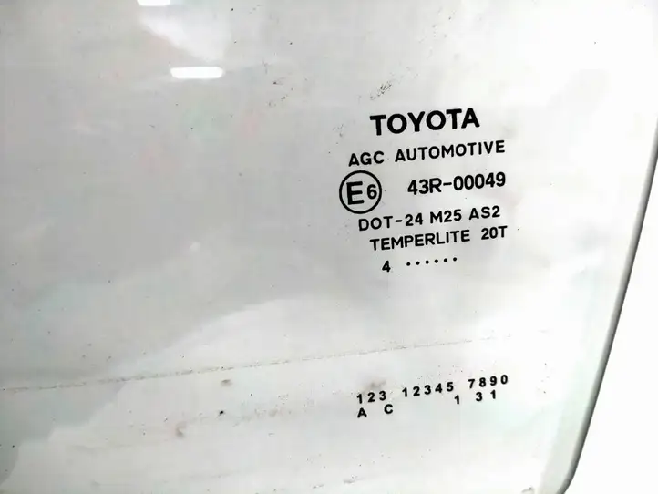 Toyota Auris E180 (2012 - 2018) 43R00049 Стекло передней двери — фото 4
