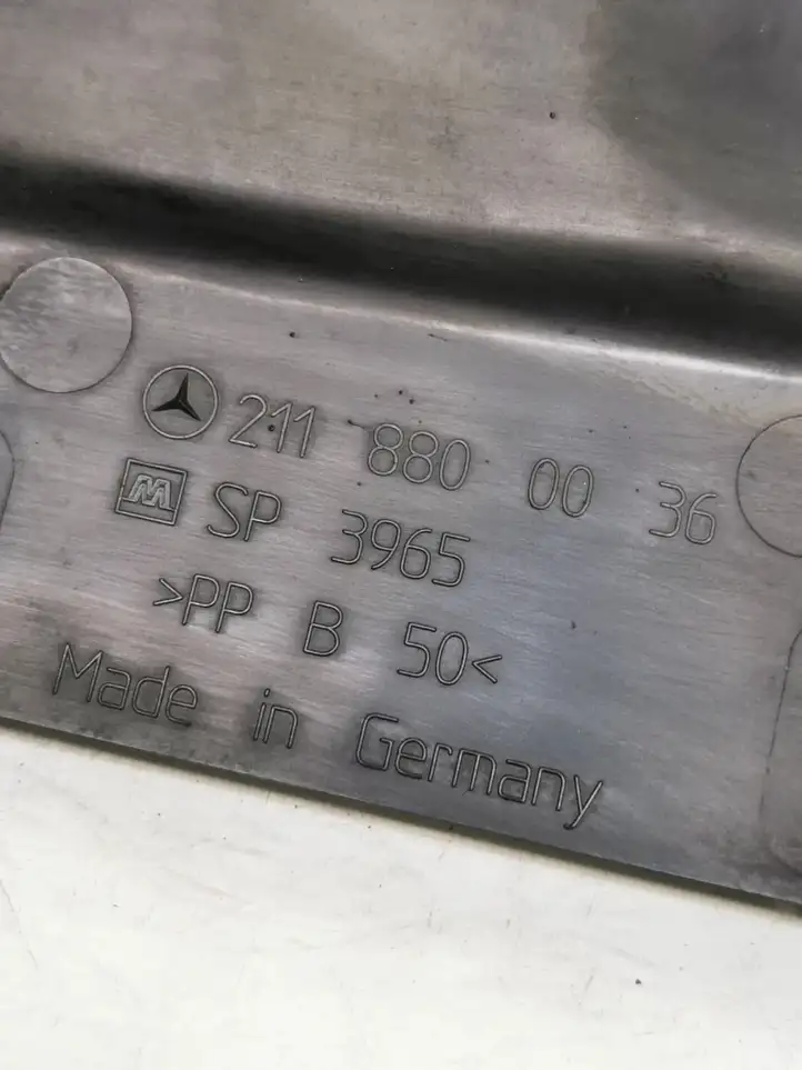 Mercedes-Benz E W211 (2002 - 2009) 2118800036 Дефлектор капота — фото 4