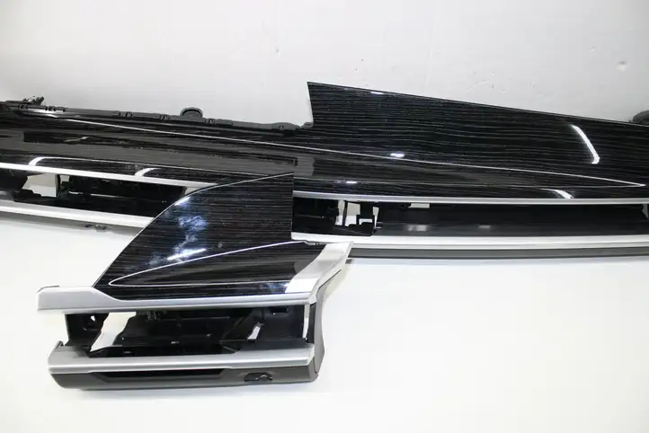 BMW 7 G70 (2022 - ) Декоративная планка — фото 6