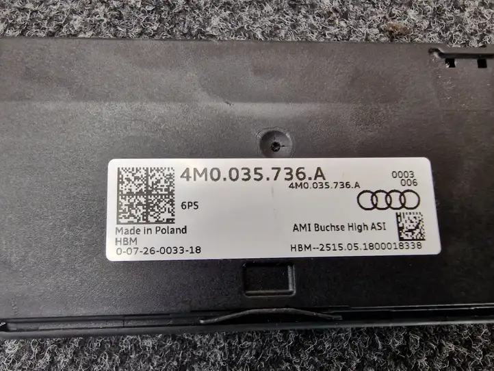 Audi Q7 4M (2015 - ) 4M0035736A USB разъем — фото 2