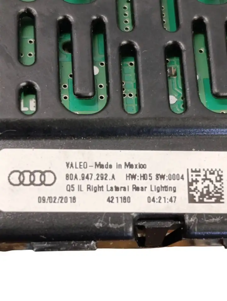 Audi Q5 SQ5 (2017 - ) 80A947292A Задняя подсветка — фото 7