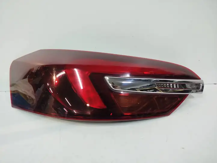 Opel Insignia A (2008 - 2017) 22756315 Задний фонарь в крышке багажника — фото 1
