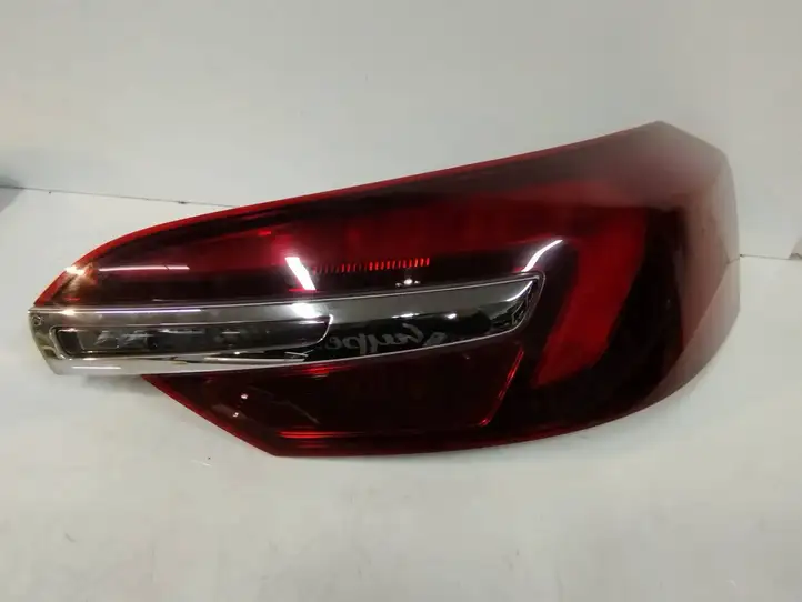 Opel Insignia A (2008 - 2017) 22756316 Задний фонарь в крышке багажника — фото 1