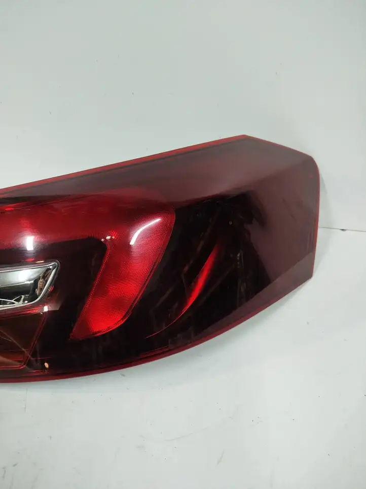 Opel Insignia A (2008 - 2017) 22756316 Задний фонарь в крышке багажника — фото 3