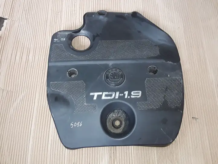 Skoda Octavia Mk1 (1U) (1996 - 2004) 038103925 Крышка двигателя декоративная — фото 1