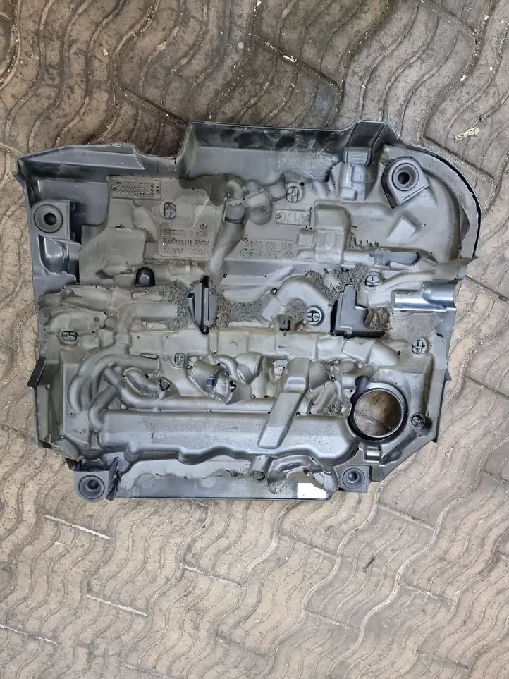 Skoda Octavia Mk3 (5E) (2013 - 2019) 04L103925N Крышка двигателя декоративная — фото 3