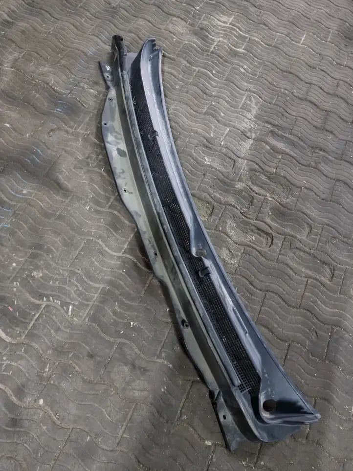 Chevrolet Captiva (2011 - 2013) 20989737 Жабо стеклоочистителей — фото 1