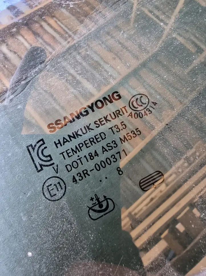 SsangYong Korando (2013 - 2017) 43R000371 Стекло задней двери — фото 3