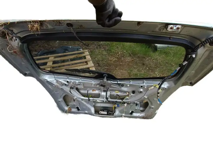 Toyota Corolla Verso AR10 (2004 - 2009) 851300F020 Крышка багажника — фото 3