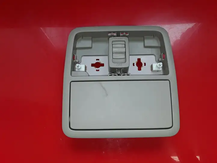 Toyota RAV 4 (XA30) (2006 - 2016) 8126042010 Передняя подсветка — фото 1