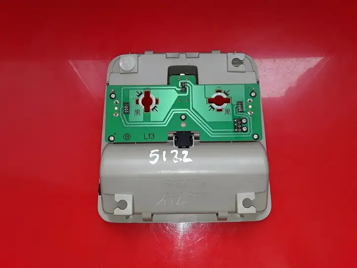 Toyota RAV 4 (XA30) (2006 - 2016) 8126042010 Передняя подсветка — фото 2