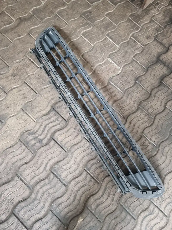 Volkswagen Golf VII (2013 - 2019) 5G0853677 Нижняя решетка переднего бампера — фото 1