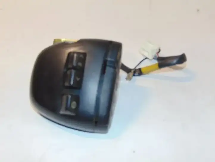 Toyota Yaris Verso (1999 - 2005) 8623013010 Кнопки на рулевом колесе — фото 1