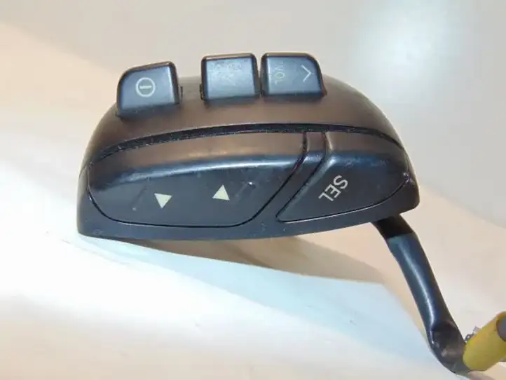 Toyota Yaris Verso (1999 - 2005) 8623013010 Кнопки на рулевом колесе — фото 2