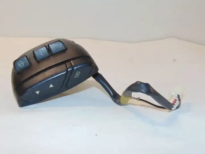 Toyota Yaris Verso (1999 - 2005) 8623013010 Кнопки на рулевом колесе — фото 3