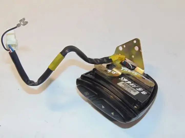 Toyota Yaris Verso (1999 - 2005) 8623013010 Кнопки на рулевом колесе — фото 7