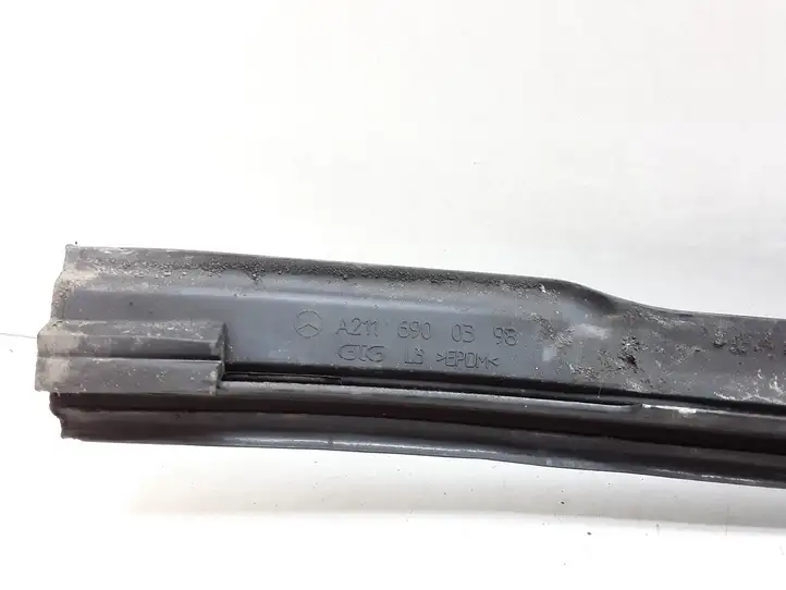 Mercedes-Benz E W211 (2002 - 2009) A2116900398 Накладка стоек лобового стекла — фото 3