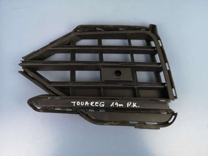 760853665B Volkswagen Touareg III Priešrūkinio žibinto apdaila/ grotelės