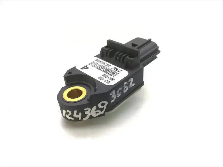 Lexus IS 220D-250-350 (2005 - 2010) 89831-0P020 Датчик удара SRS — фото 2