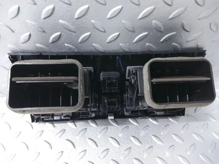 Subaru Levorg (2014 - ) S15508200 Центральный воздушный дефлектор — фото 5