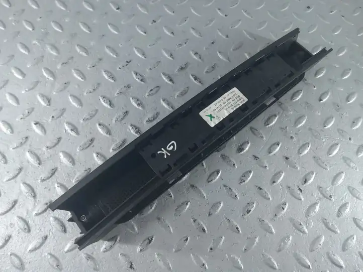 BMW 5 F10 F11 (2009 - 2016) 9918011935 Солнцезащитная шторка багажника — фото 4