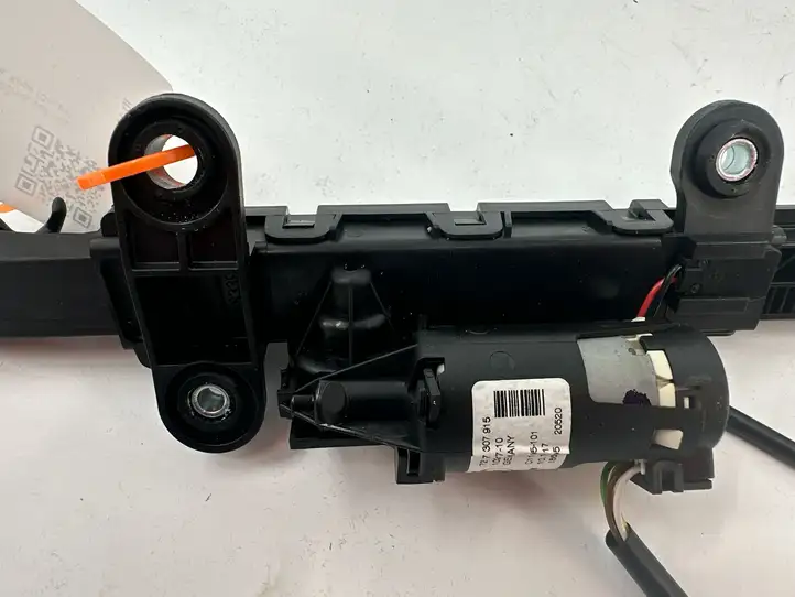 BMW 4 F32 F33 (2013 - 2017) 72117307915 Электродвигатель регулировки ремня безопасности — фото 8