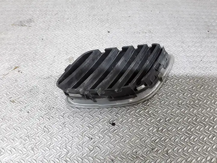 Saab 9-3 Ver2   12787226LH Нижняя решётка (из трех частей)