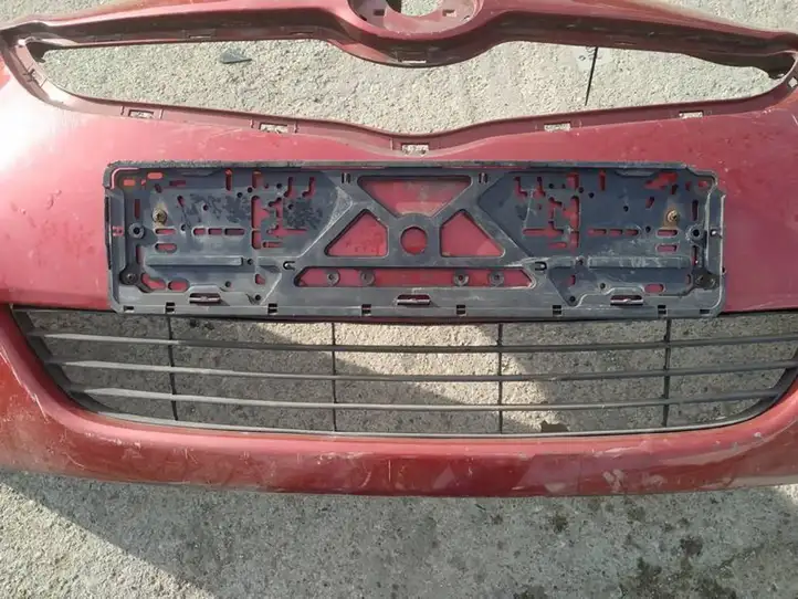 Toyota Yaris (2005 - 2009) Нижняя решетка переднего бампера — фото 1