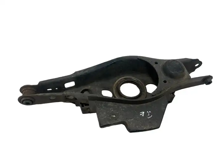 Toyota RAV 4 (XA40)   487384202 Вилы